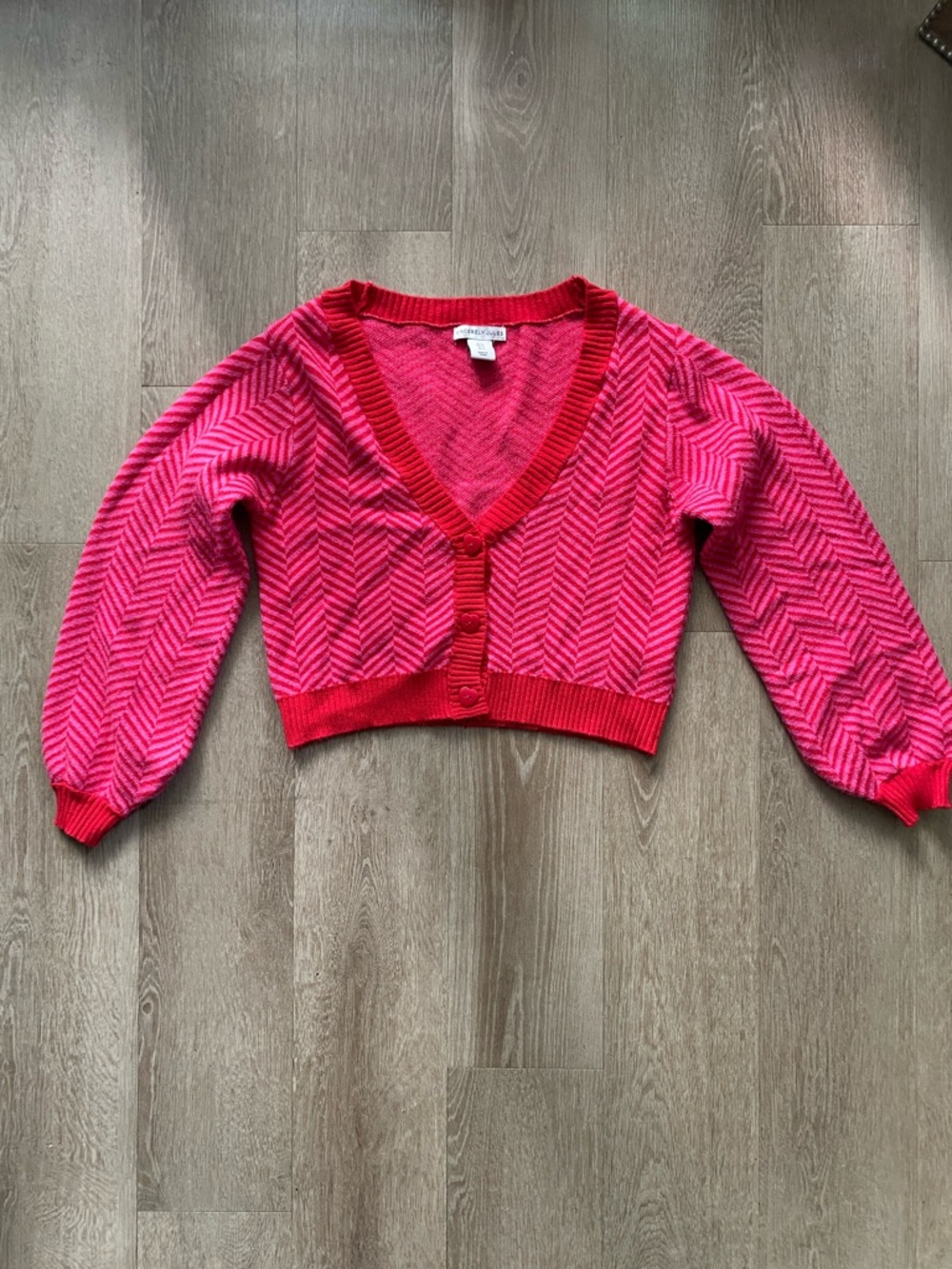 Sincerly Jules Pink and Red Chevron Cropped V-Neck Cardigan Small